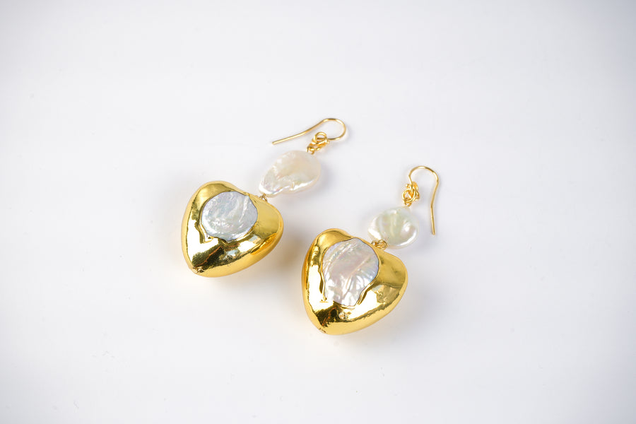 Pearl treasure earrings