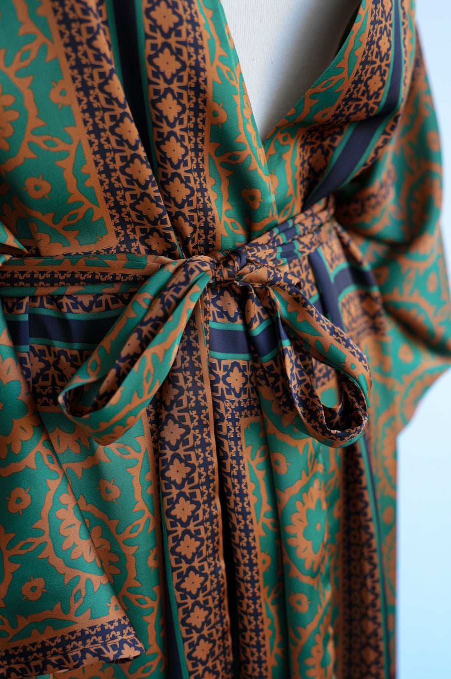 Manifest kimono satin pattern