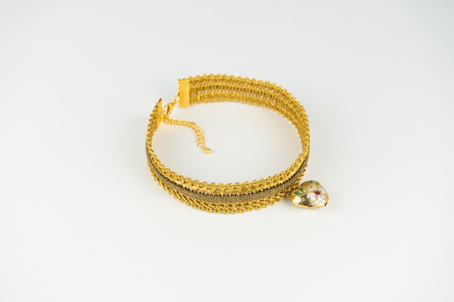 Flourish heart choker