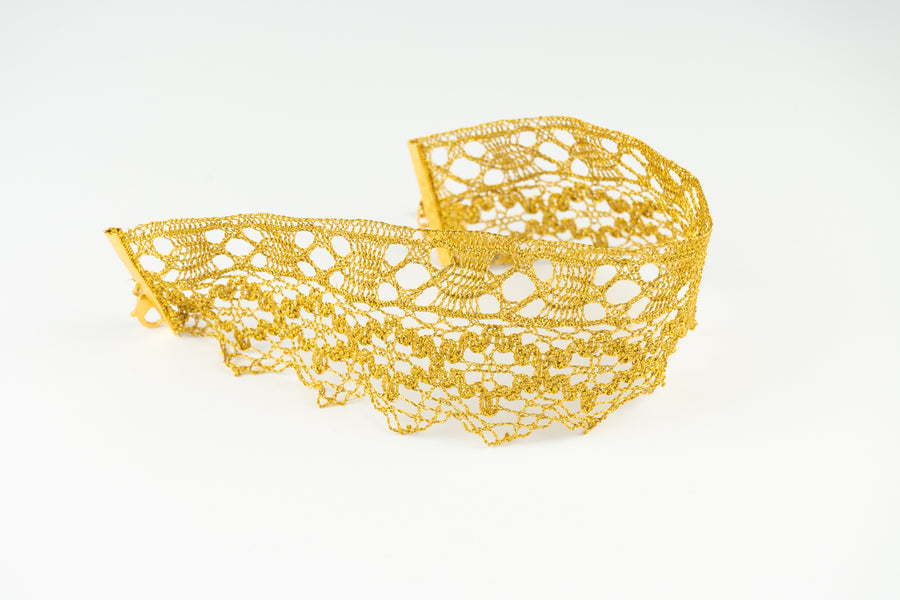 Sun rays knitted choker