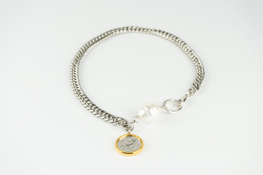 Play hard chain necklace