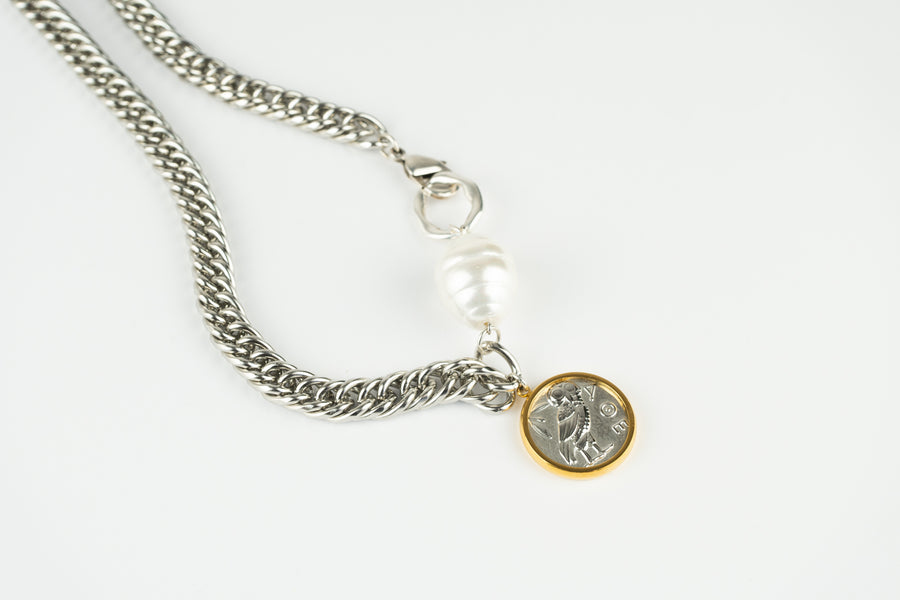 Play hard chain necklace