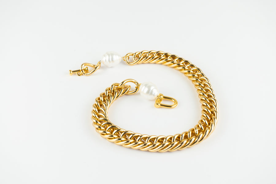 Queen bee chain necklace