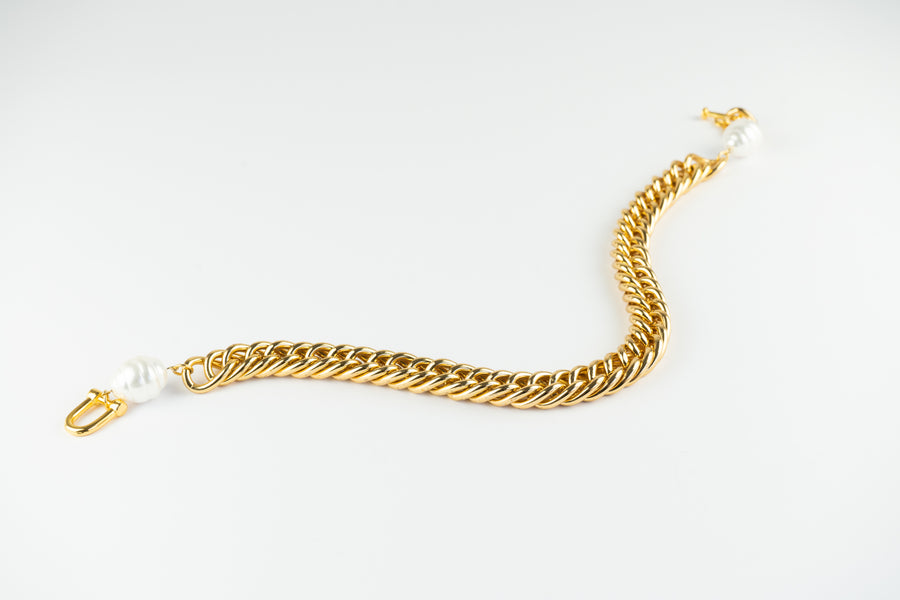Queen bee chain necklace