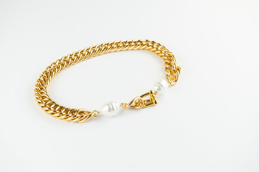Queen bee chain necklace