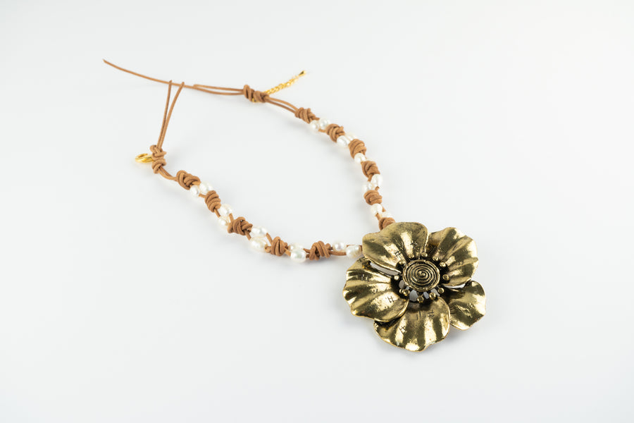 Laggeri pearl necklace