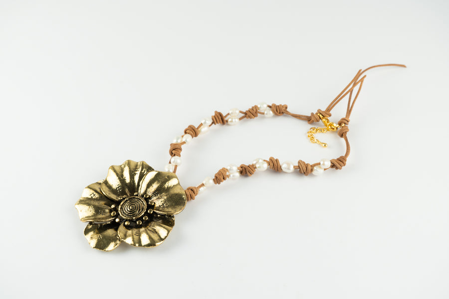 Laggeri pearl necklace