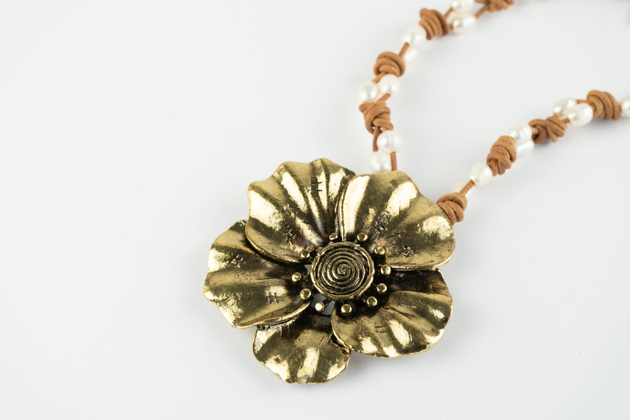 Laggeri pearl necklace
