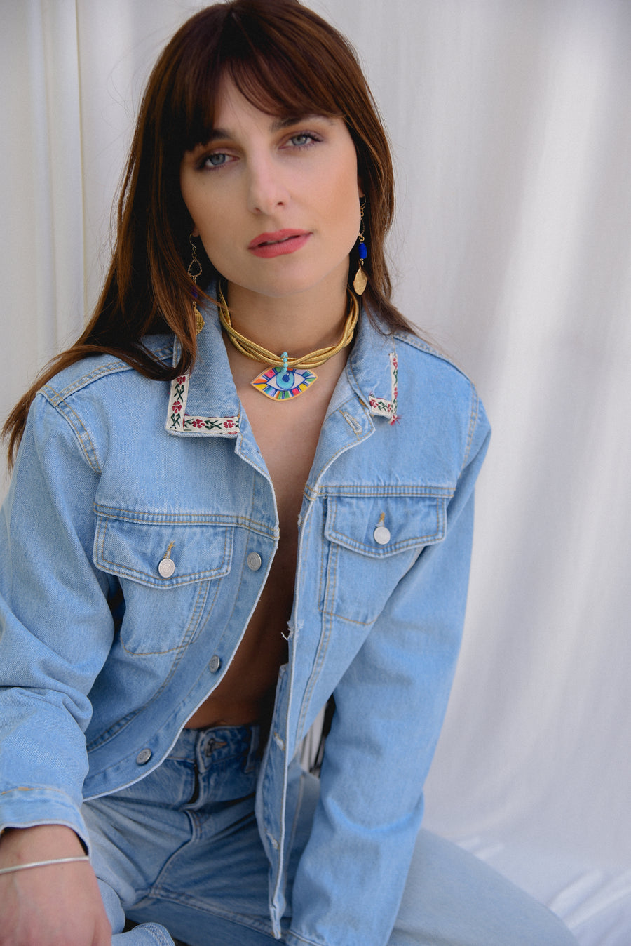 She is like the rainbow statement choker