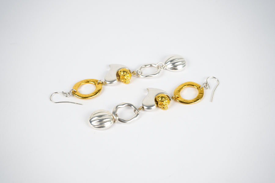 Hug earrings