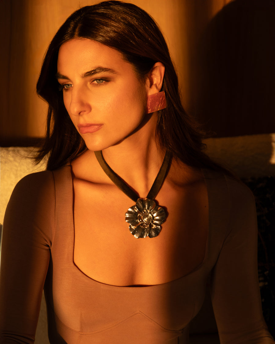 Army bloomer necklace