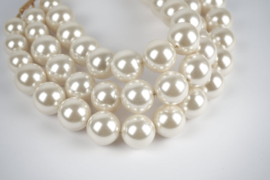 Queening triple pearl necklace