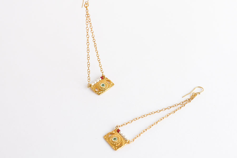 Pearl labor earrings