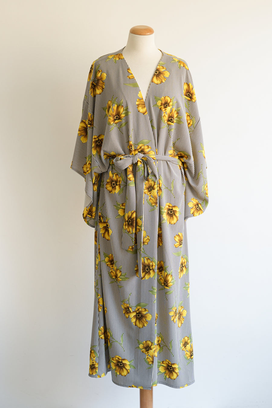 Manifest kimono yellow flowers