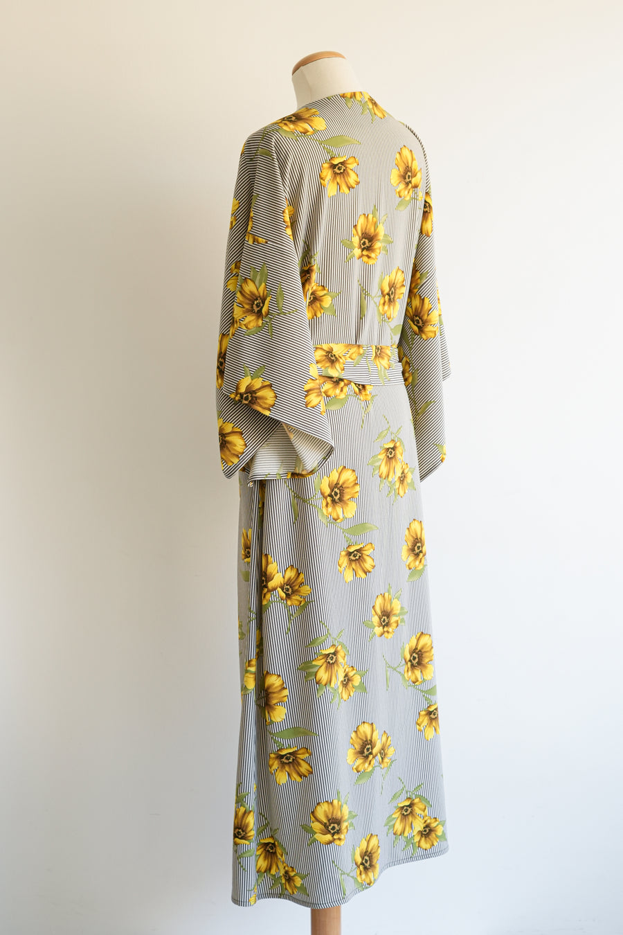 Manifest kimono yellow flowers