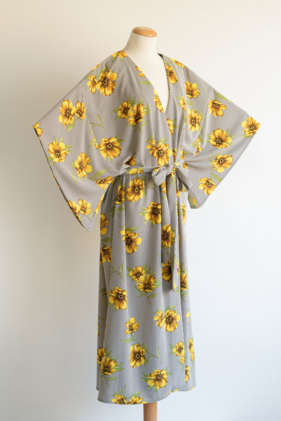 Manifest kimono yellow flowers