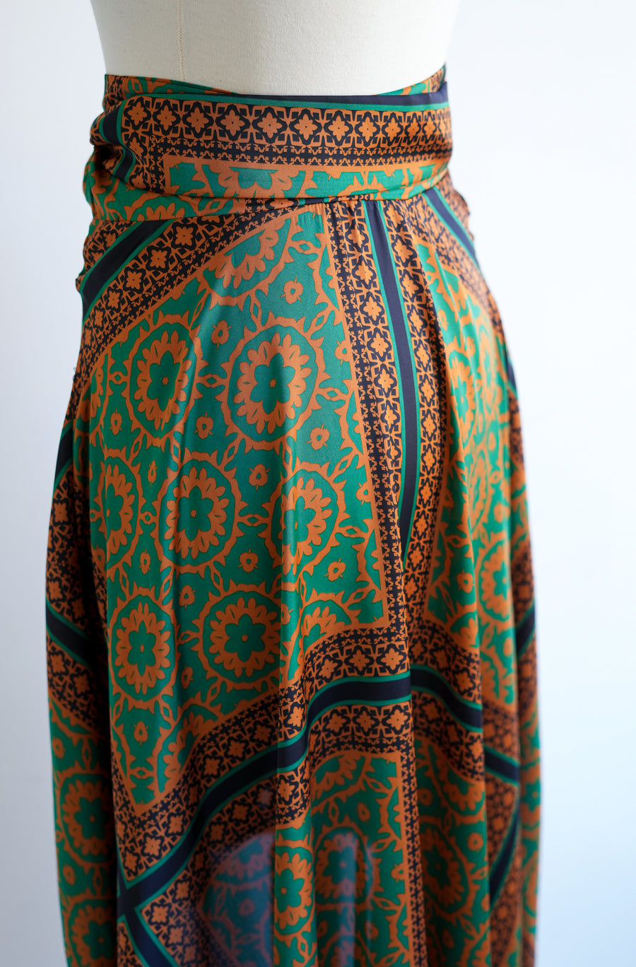 Manifesto wrap multiform skirt (satin print)