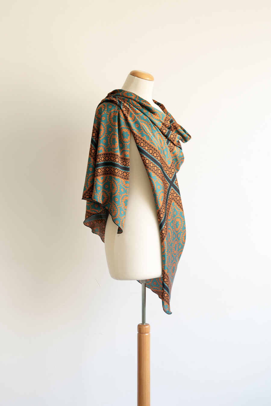 Cover up multiform scarf (satin pattern)