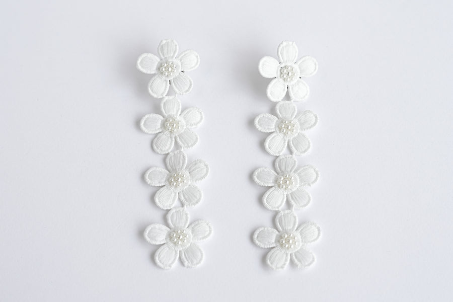 Daisy pearls earrings